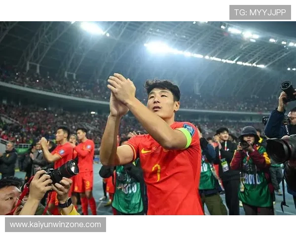 中国足球队迎战亚洲劲旅，全力冲击世界杯预选赛关键胜利